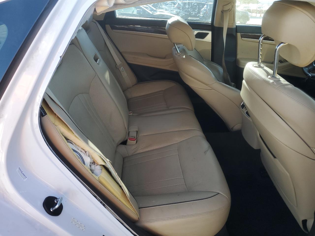 2015 Hyundai Genesis - Image 11