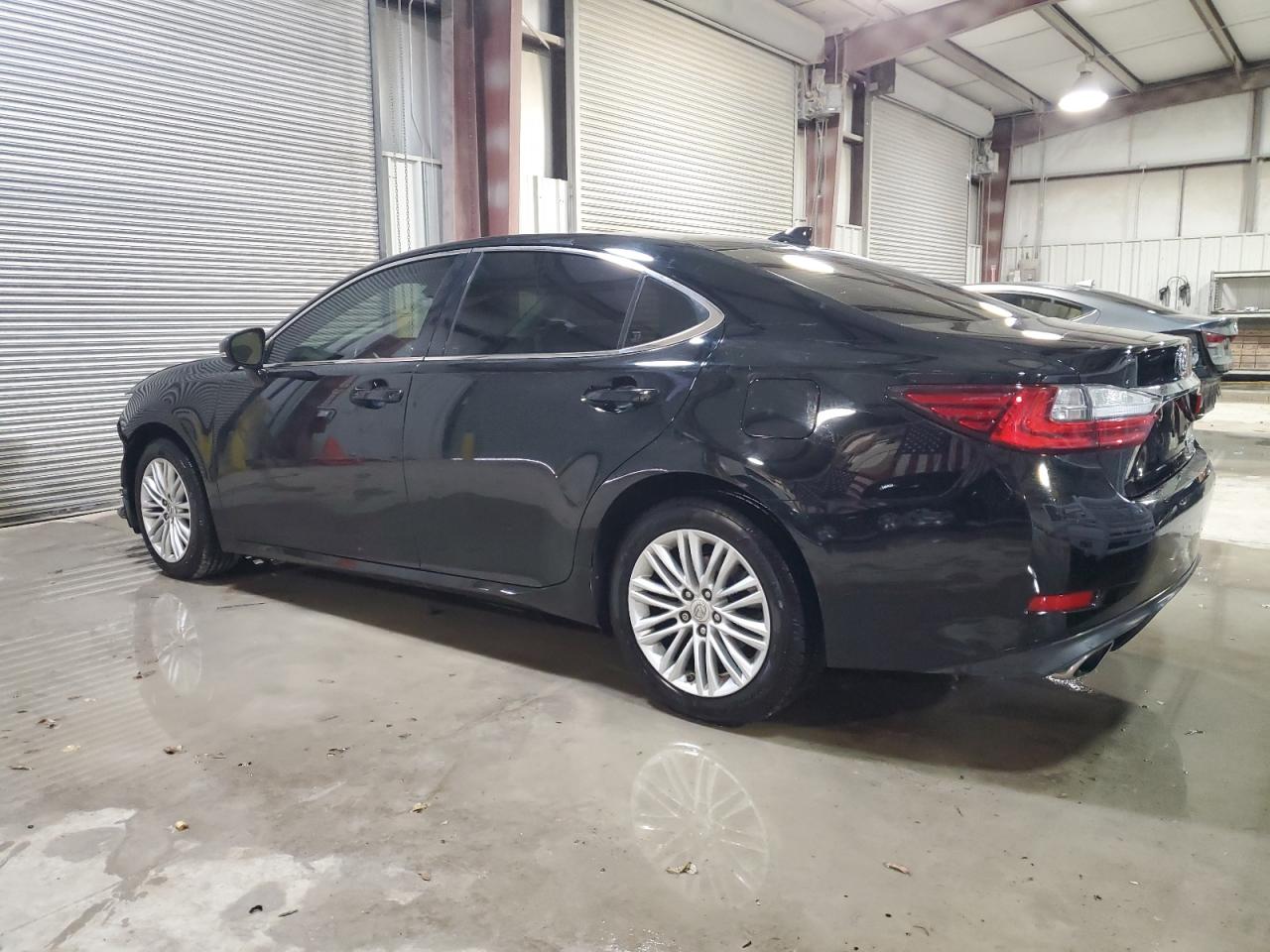 2017 Lexus ES - Image 2