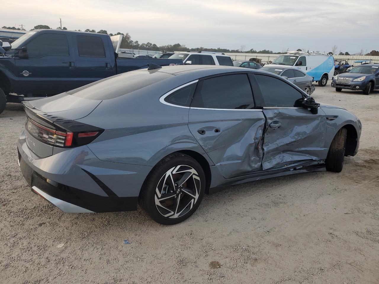 2024 Hyundai Sonata - Image 3