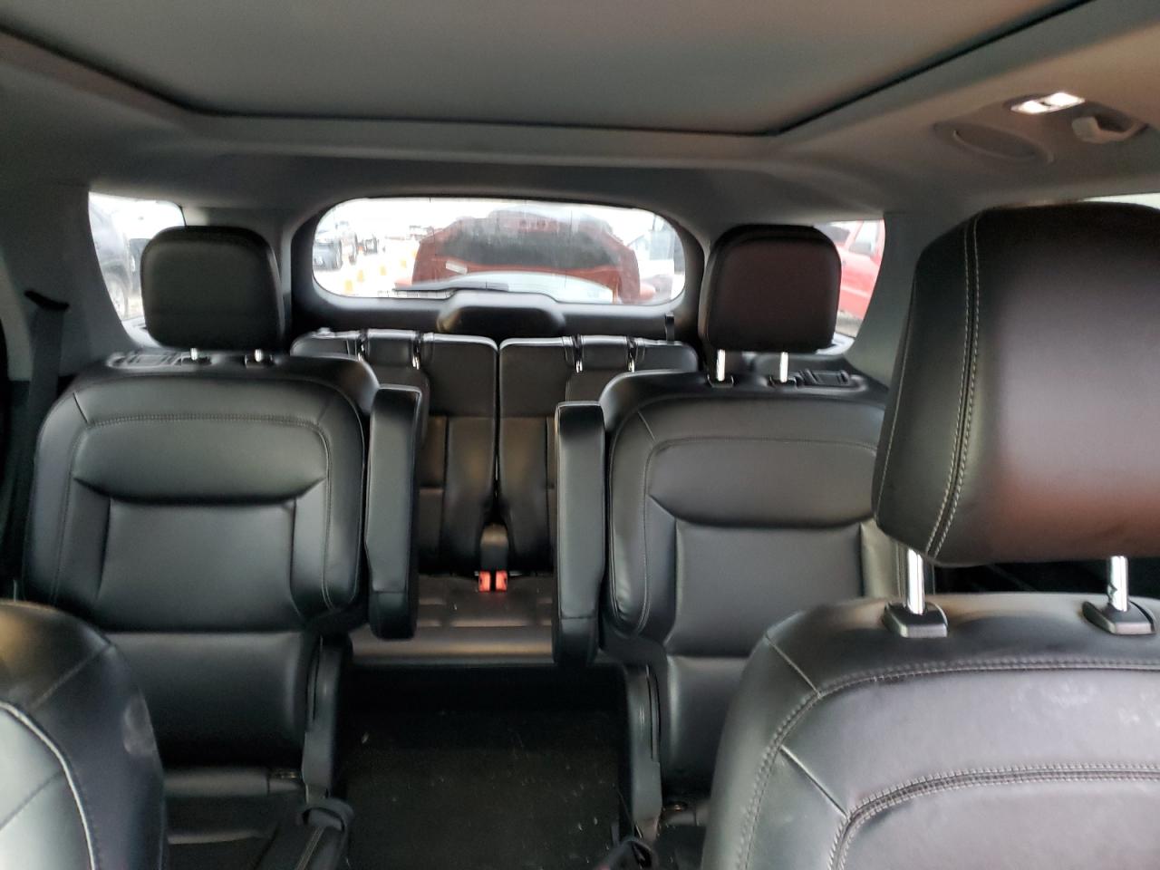 2022 Ford Explorer - Image 10