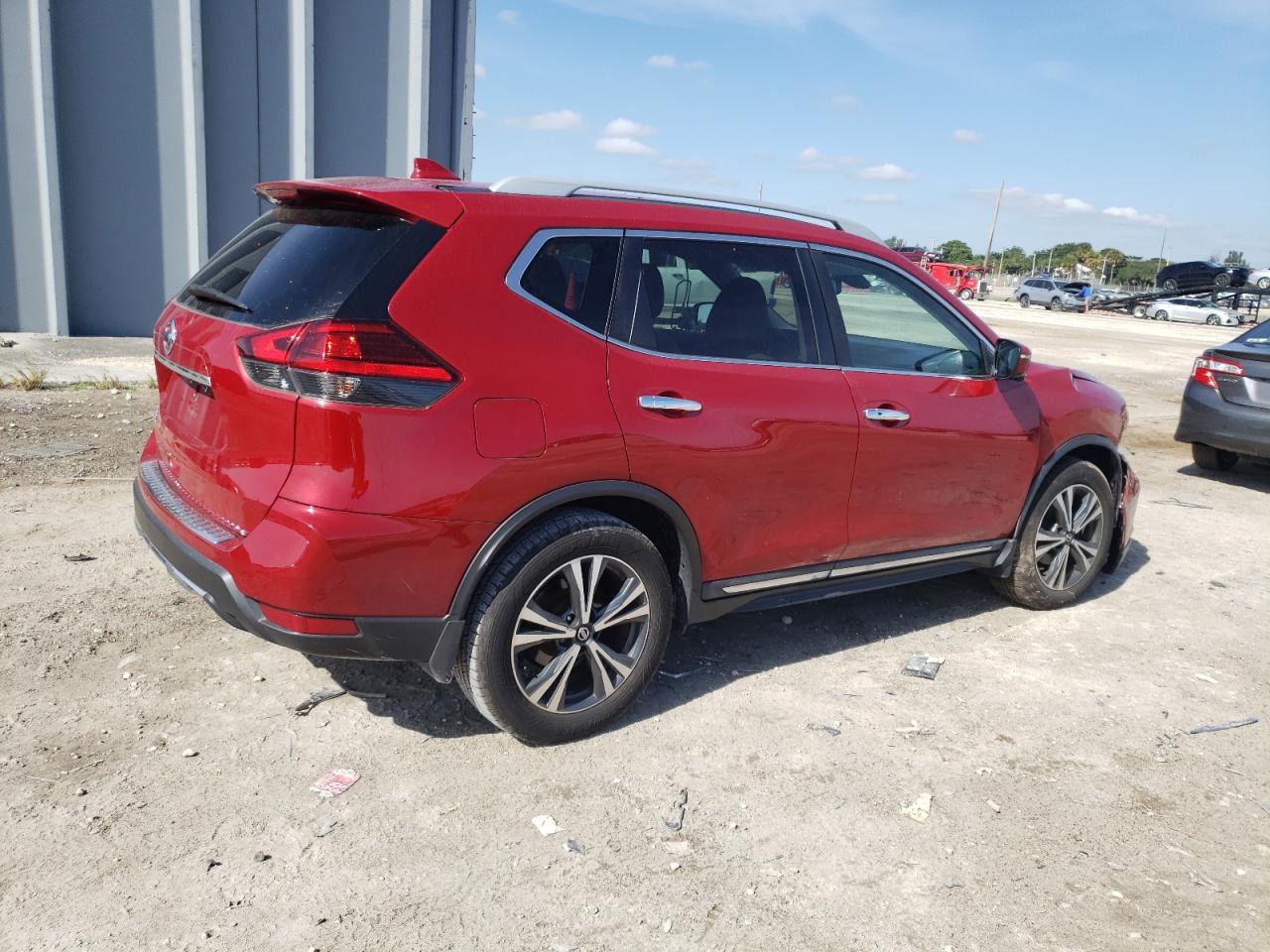 2017 Nissan Rogue - Image 3