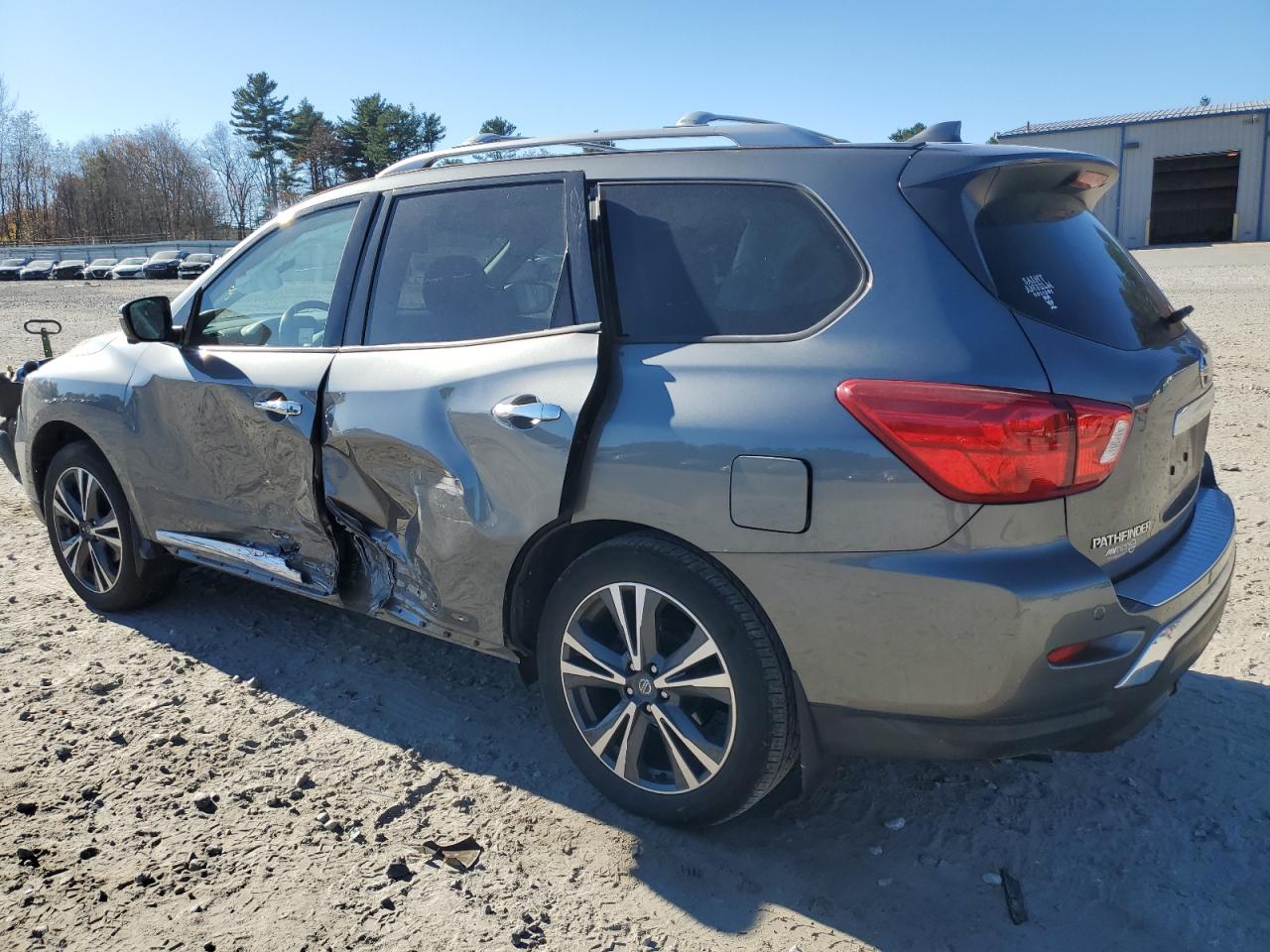 2020 Nissan Pathfinder - Image 2