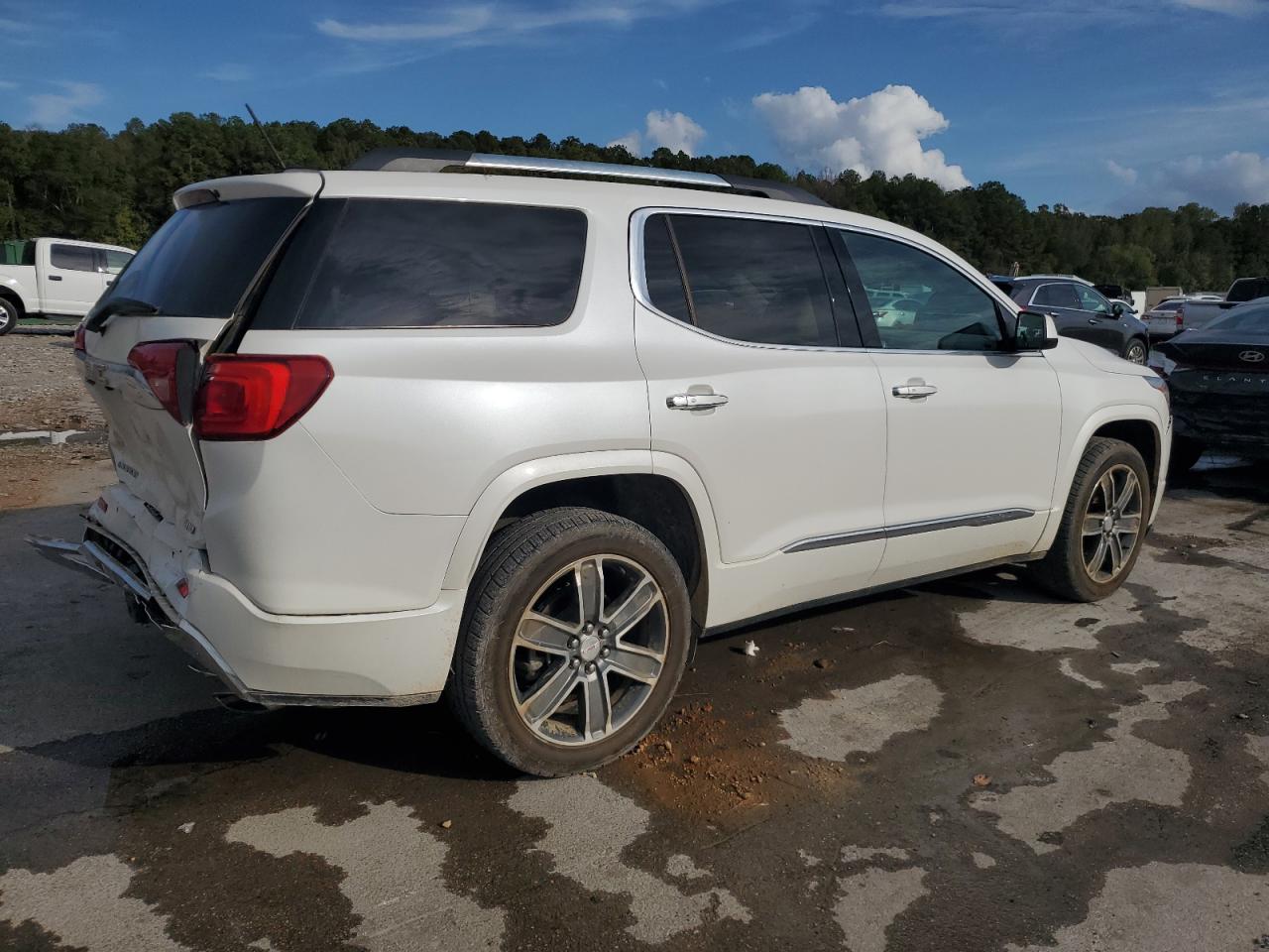 2019 GMC Acadia - Image 3