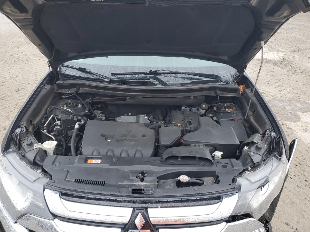 2018 Mitsubishi Outlander - Image 12