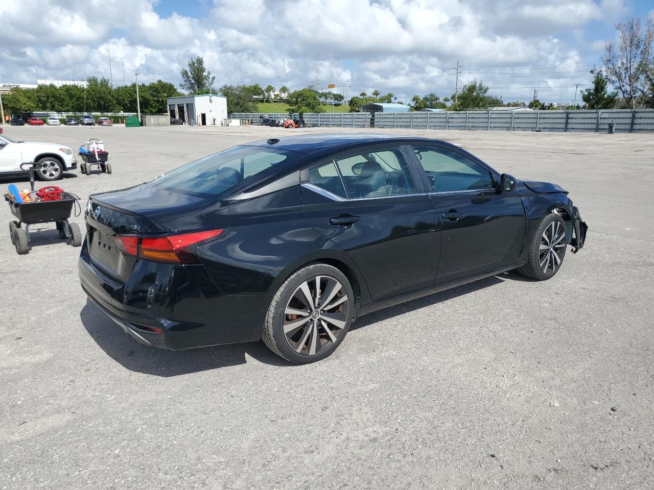 2022 Nissan Altima - Image 3