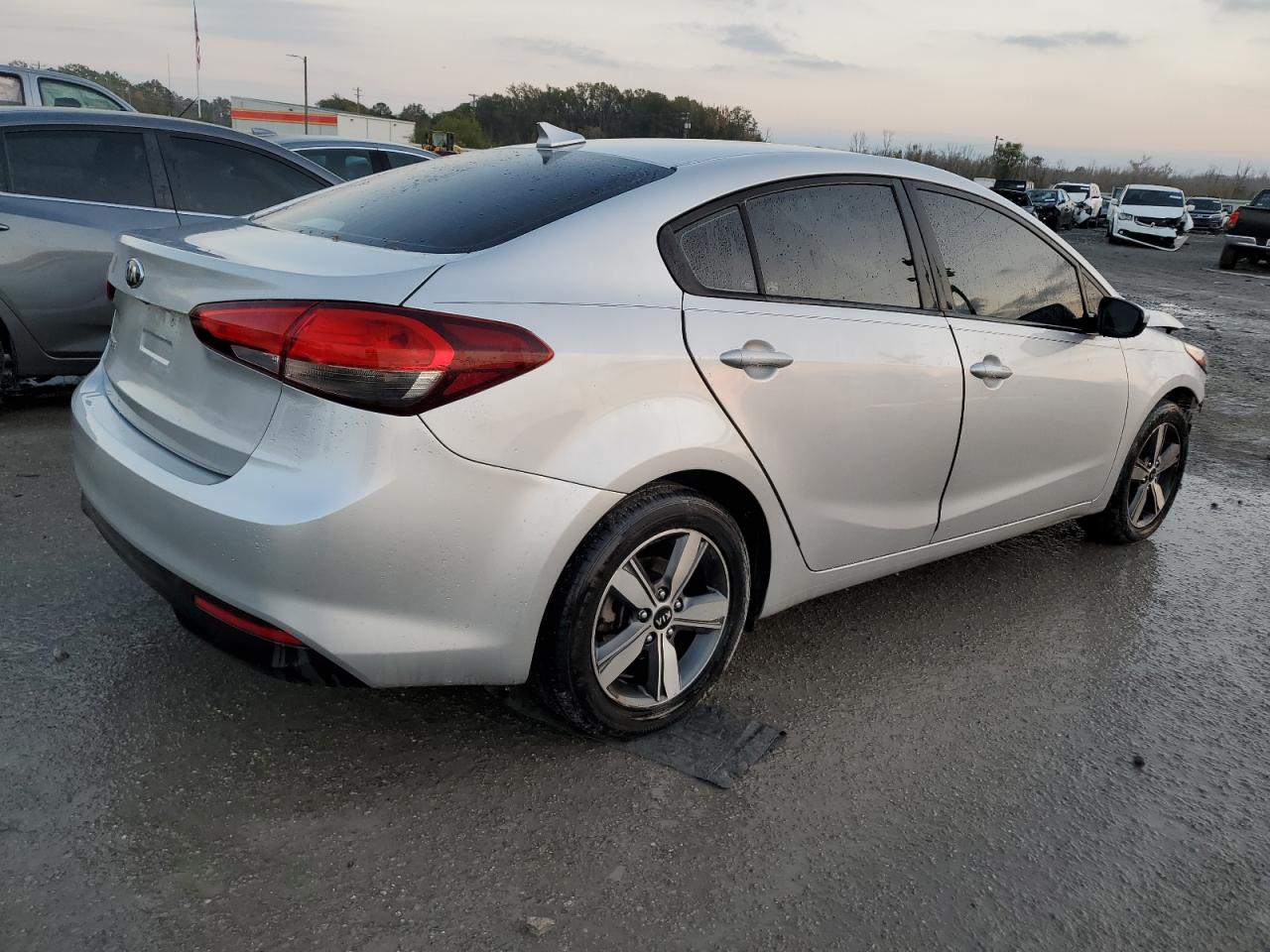 VIN 3KPFL4A71JE238856 2018 KIA FORTE no.3