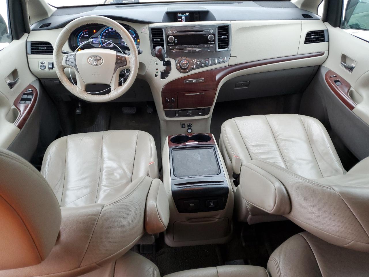 2012 Toyota Sienna - Image 8