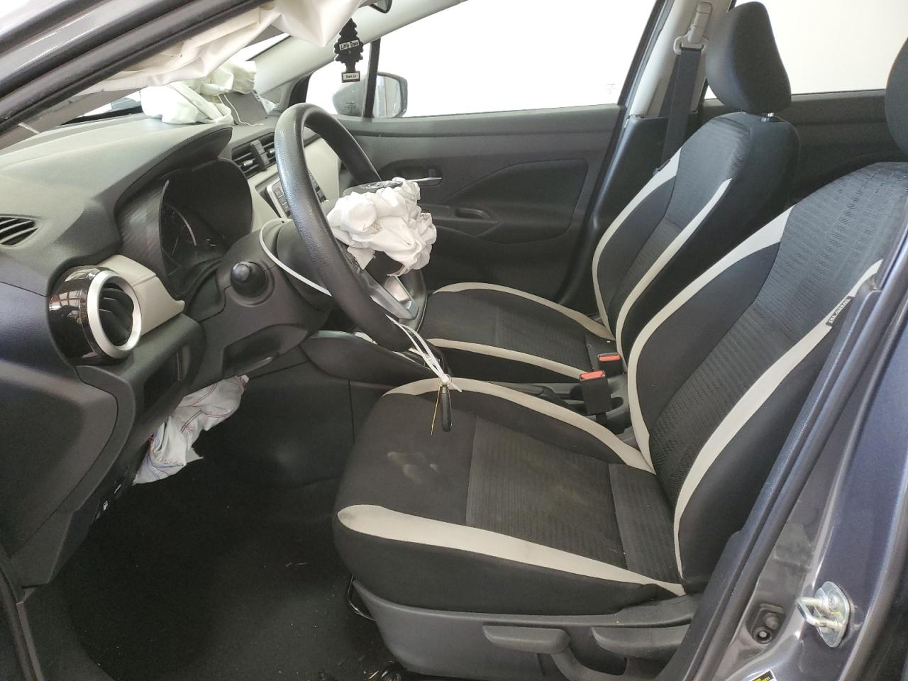 2021 Nissan Versa - Image 7