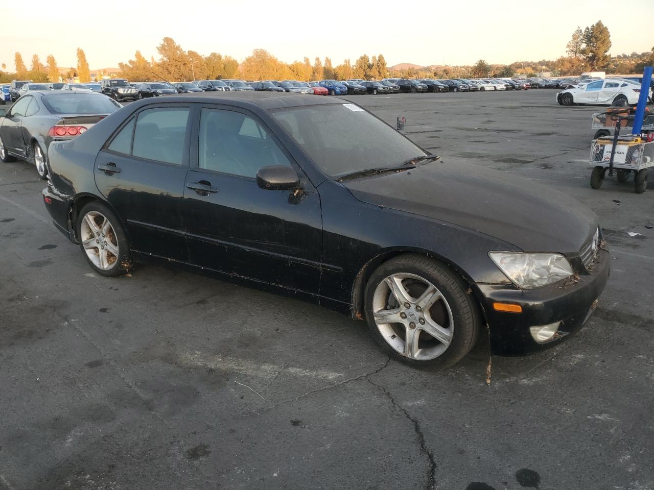 2001 Lexus IS - Image 4