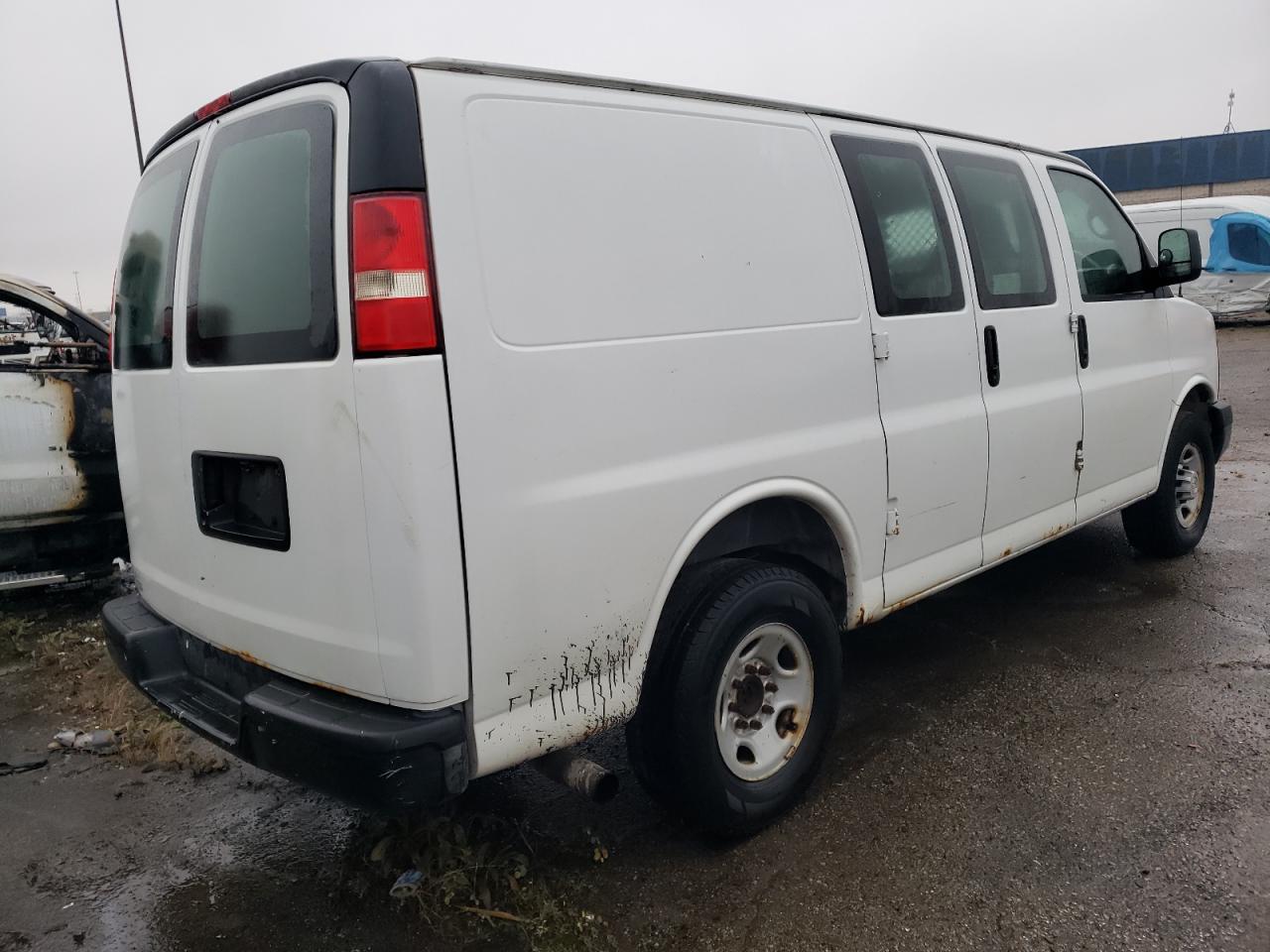 2009 Chevrolet Express - Image 3