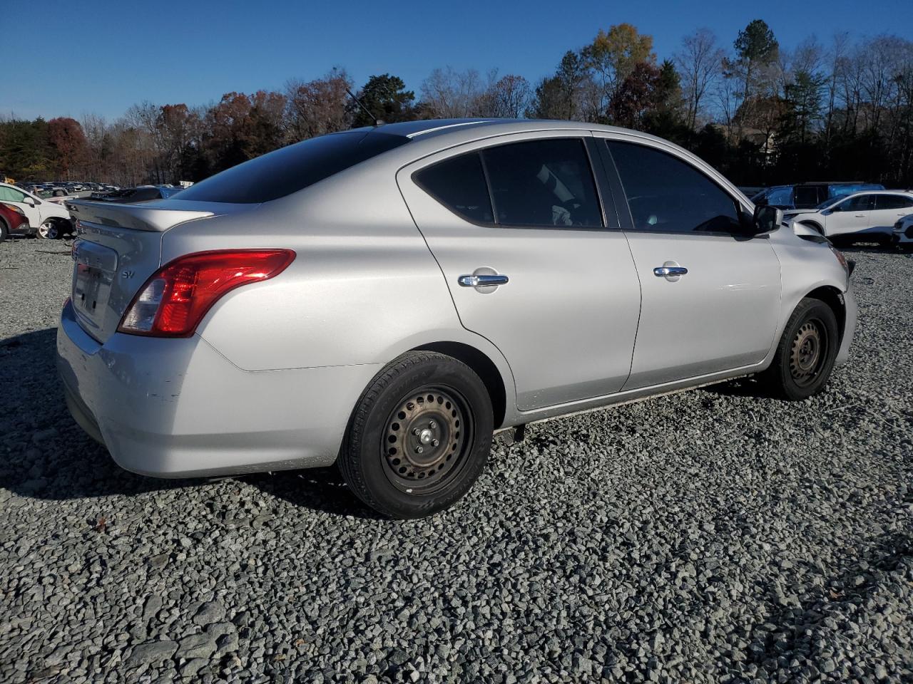 VIN 3N1CN7AP8JL869181 2018 NISSAN VERSA no.3