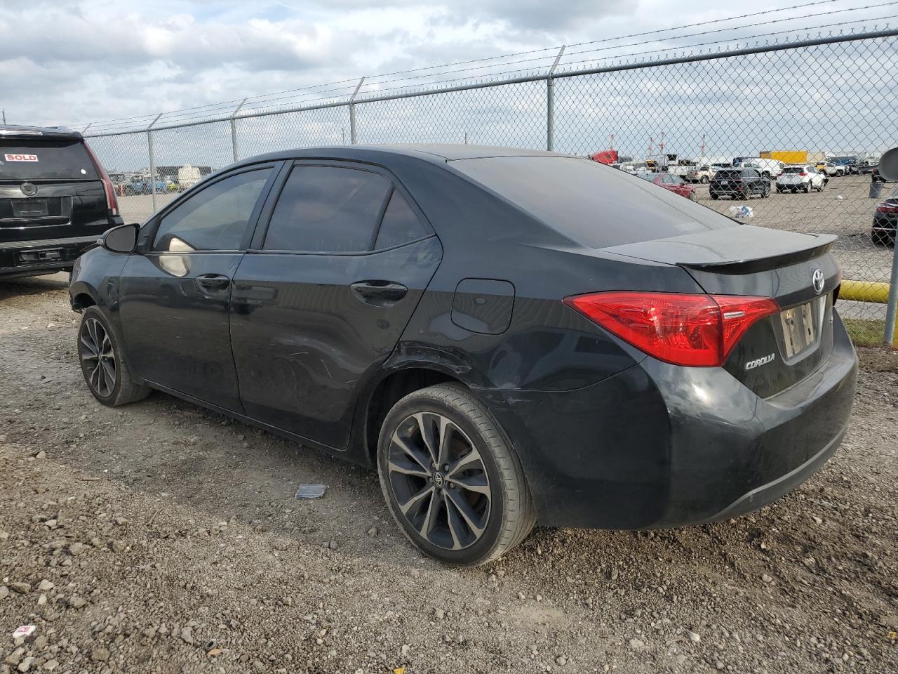 VIN 5YFBURHE7JP846585 2018 TOYOTA COROLLA no.2