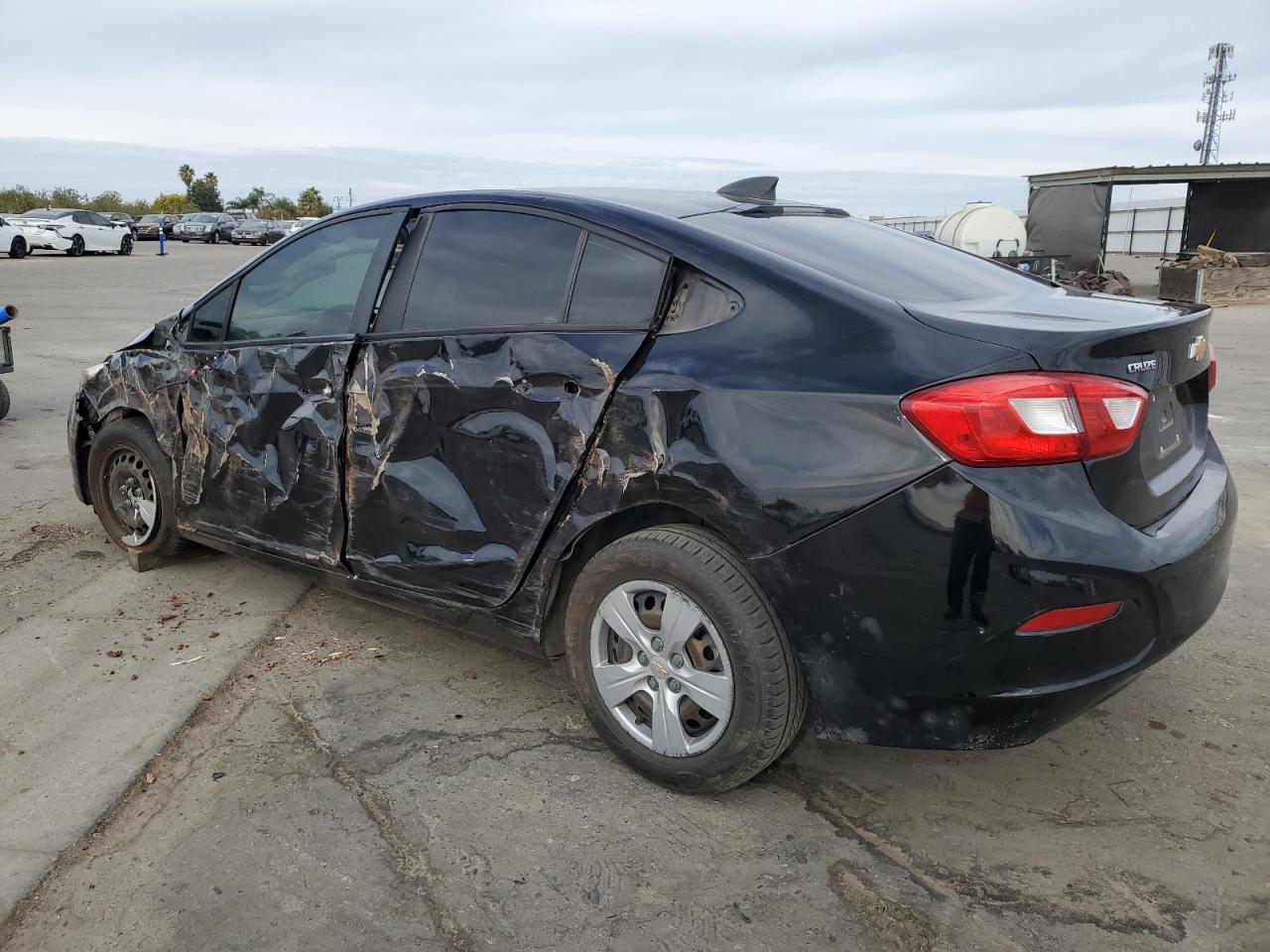 2018 Chevrolet Cruze - Image 2