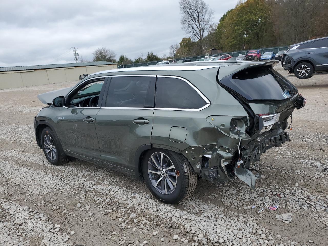 2018 Toyota Highlander - Image 2