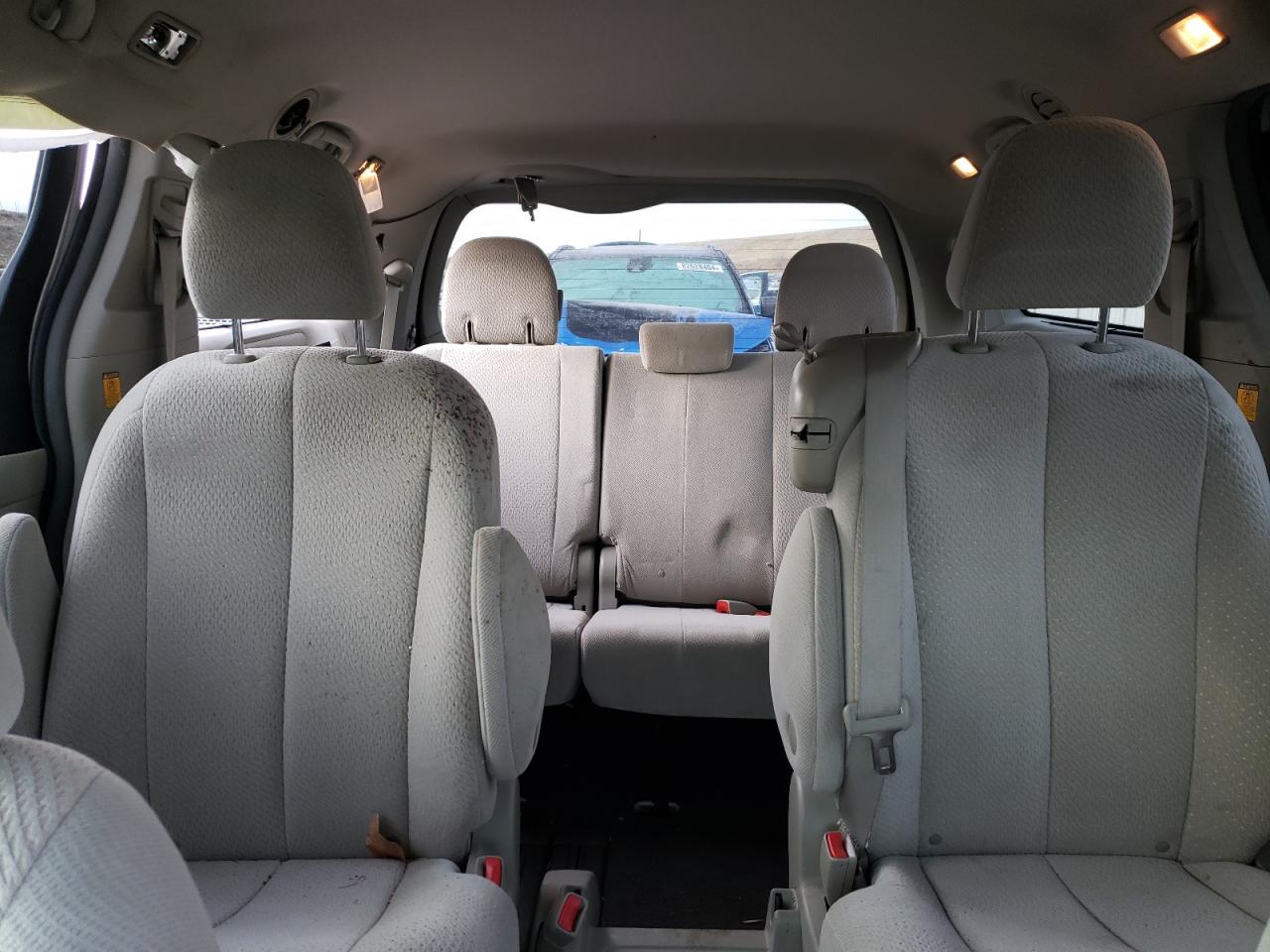 2011 Toyota Sienna - Image 10