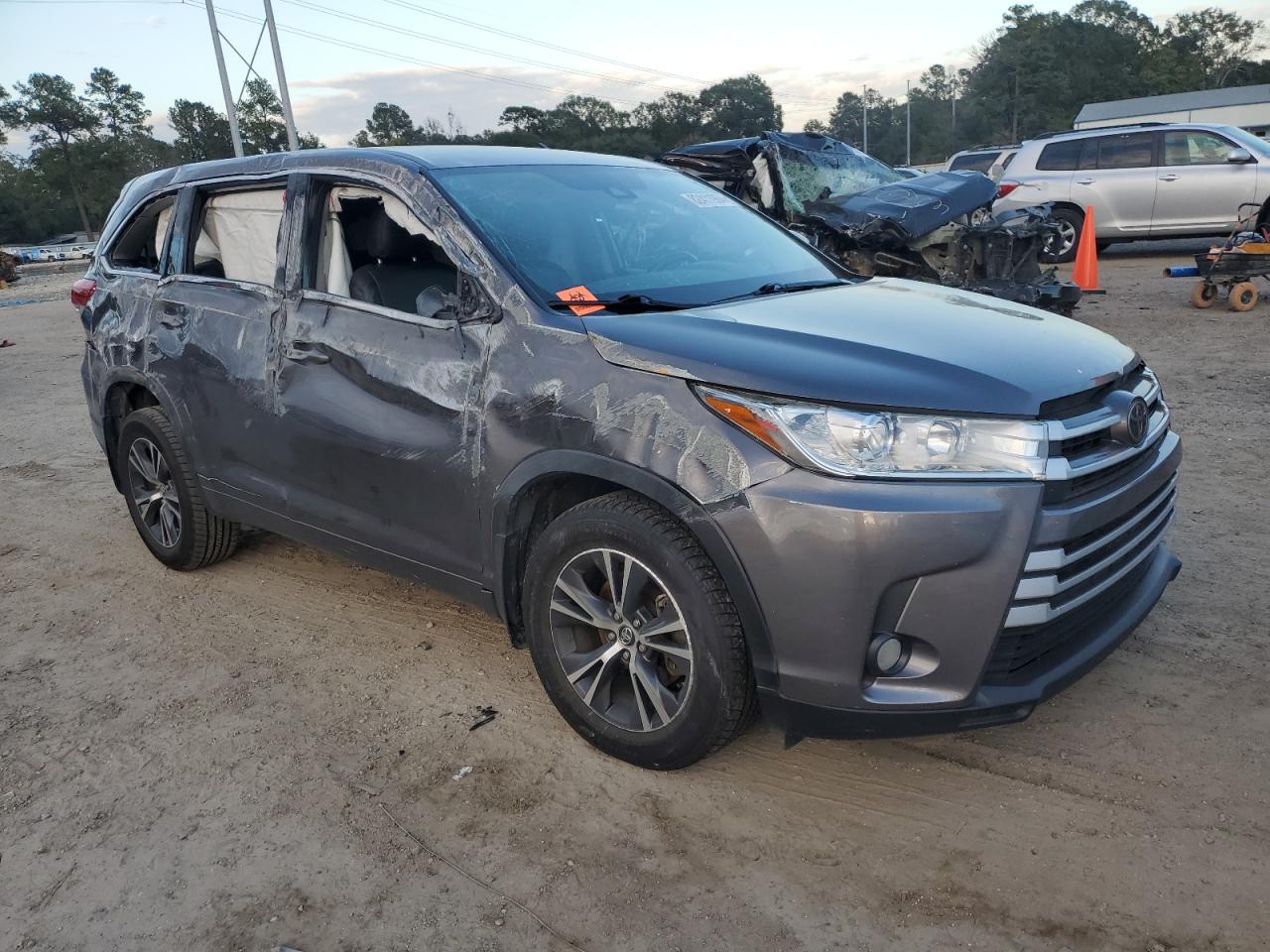 2018 Toyota Highlander - Image 4