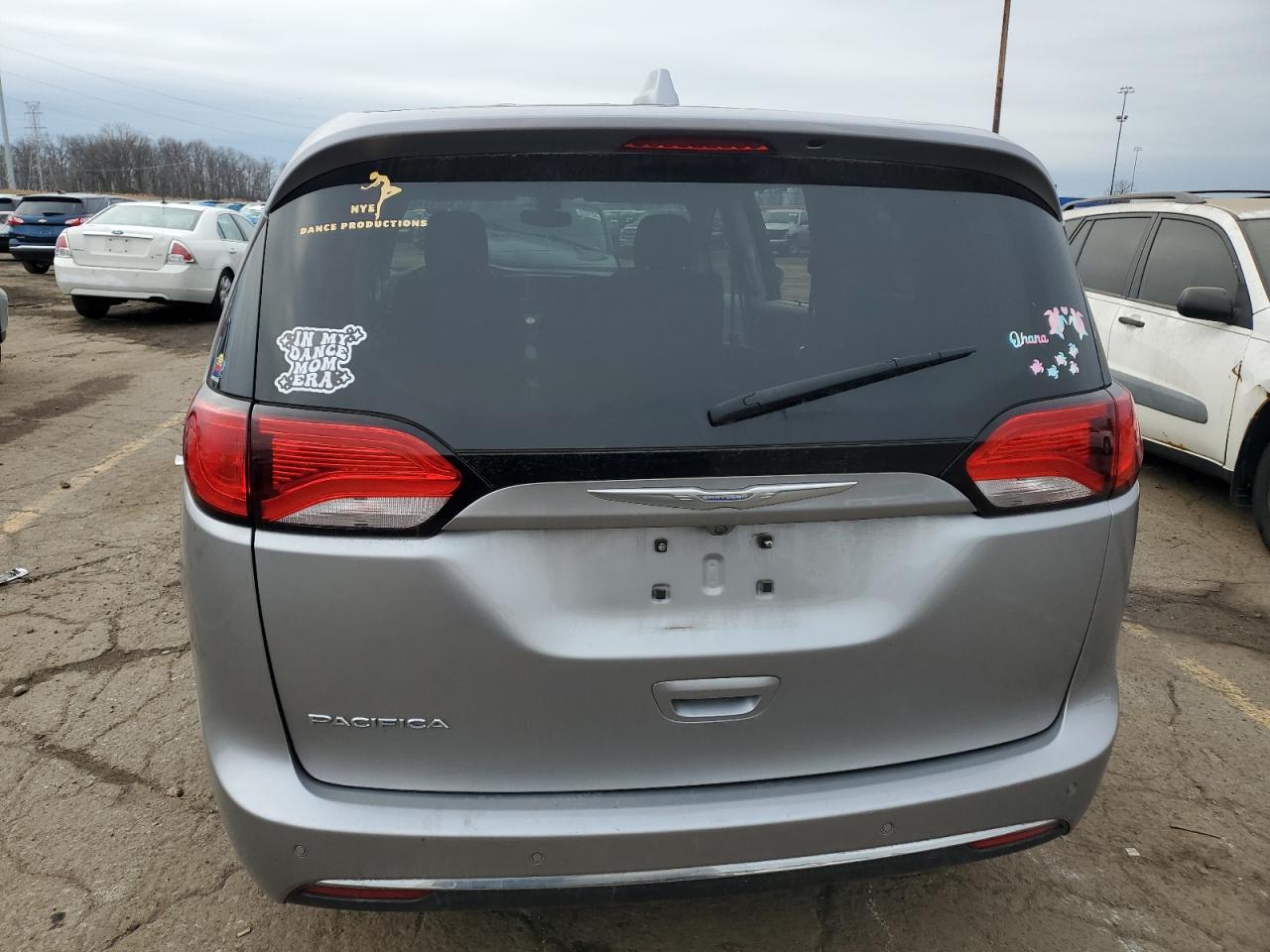 VIN 2C4RC1FG7JR125870 2018 CHRYSLER PACIFICA no.6