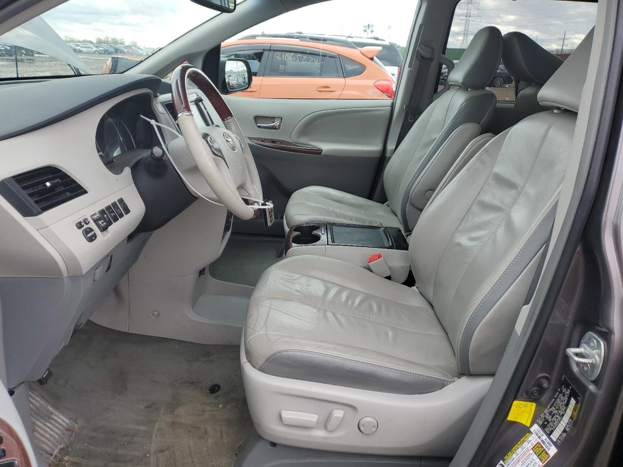 2013 Toyota Sienna - Image 7