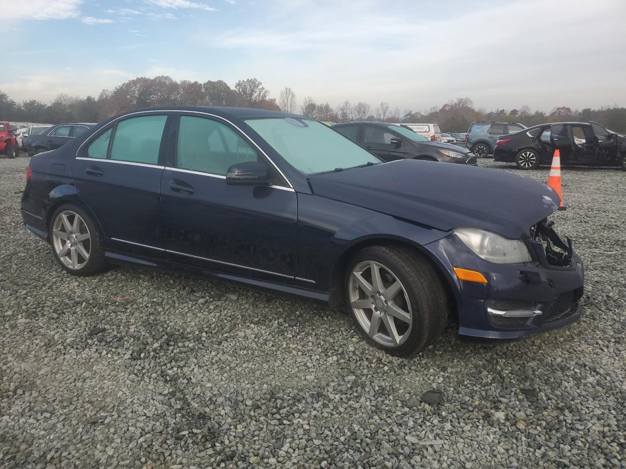 VIN WDDGF4HB9DA852430 2013 MERCEDES-BENZ C-CLASS no.4