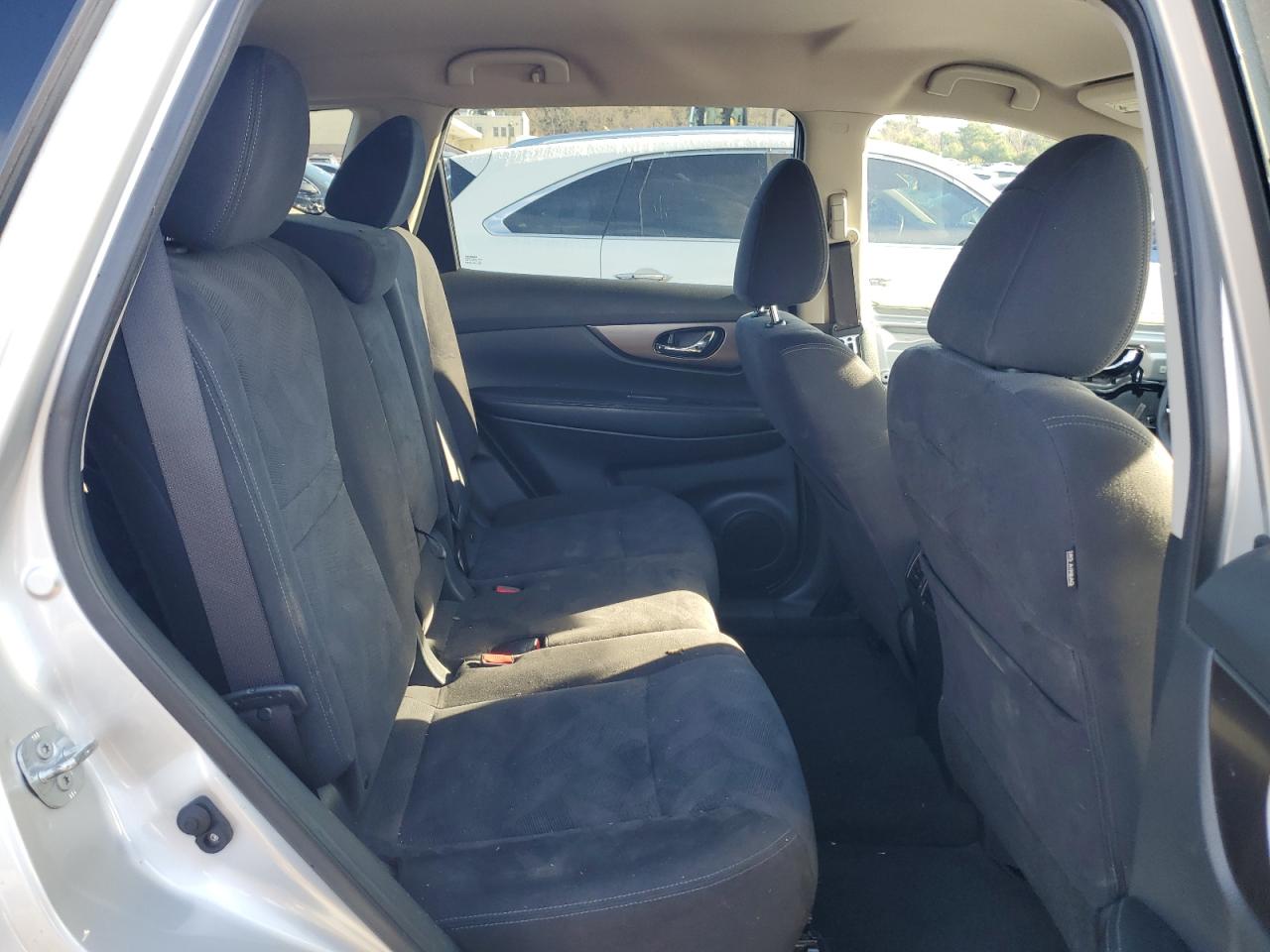 2015 Nissan Rogue - Image 11