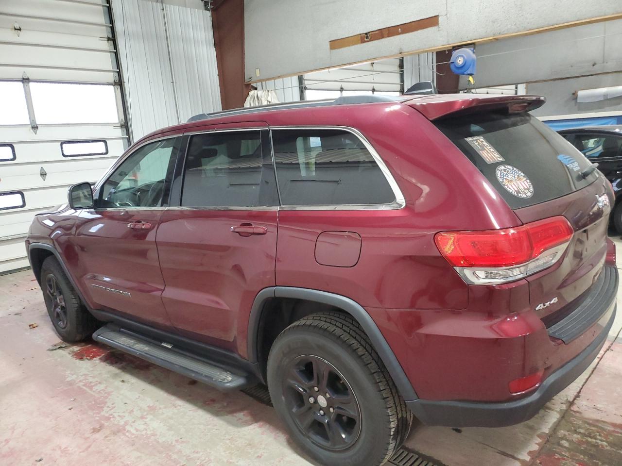 2017 Jeep Grand Cherokee - Image 2