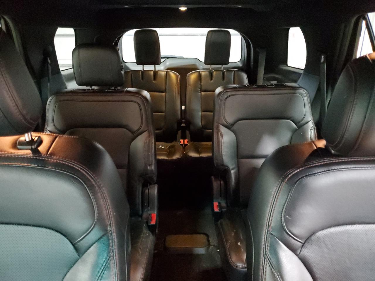 2016 Ford Explorer - Image 10