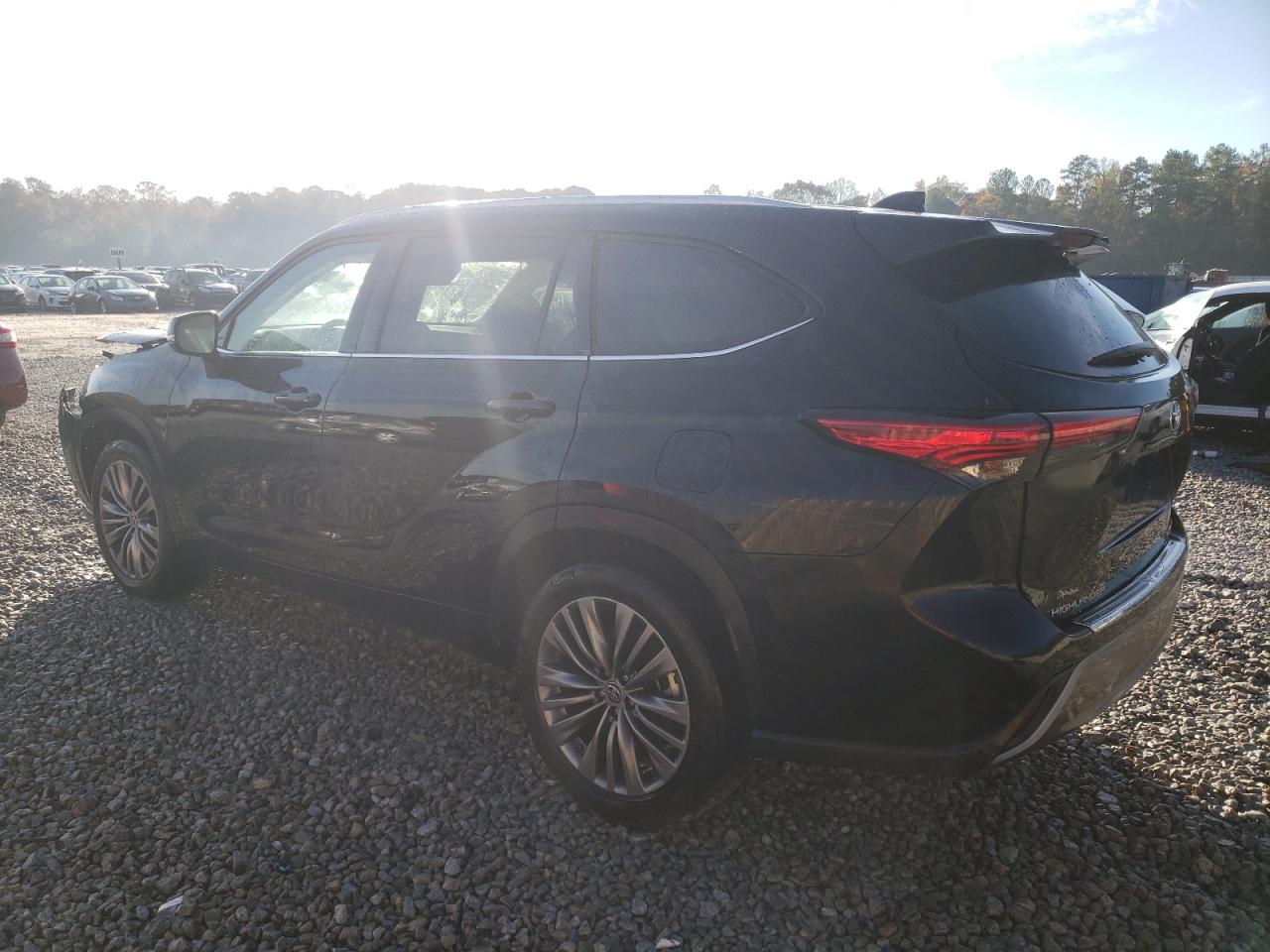5TDFZRAH9MS065196 2021 TOYOTA HIGHLANDER - Image 2