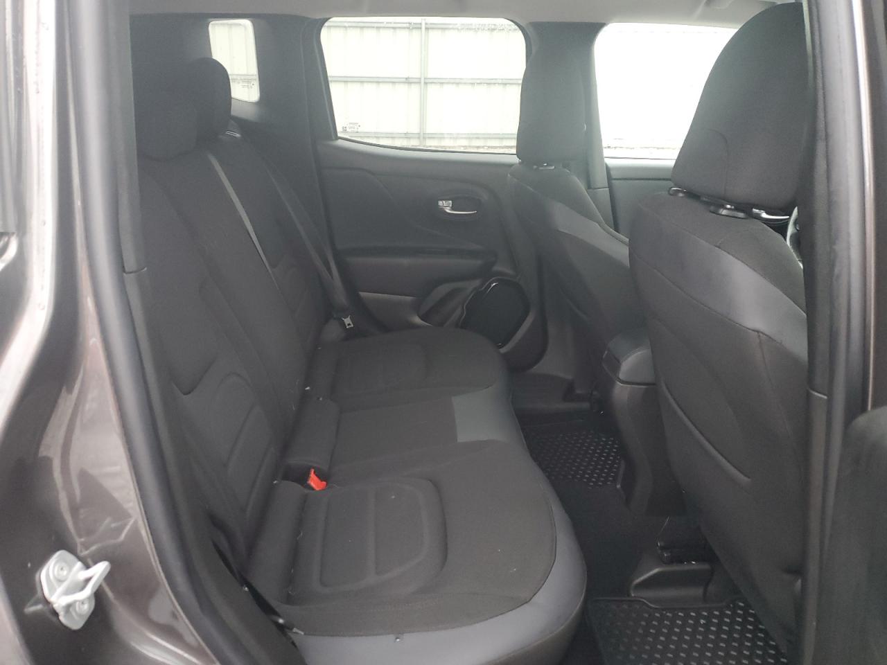 2017 Jeep Renegade - Image 11