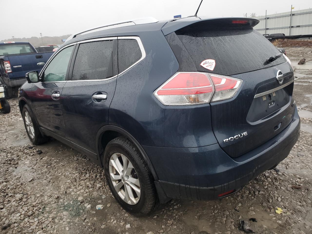 2015 Nissan Rogue - Image 2