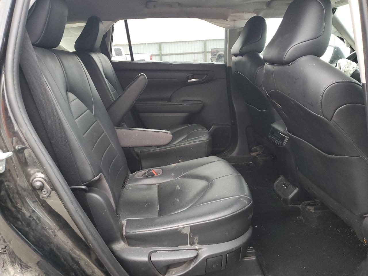 2020 Toyota Highlander - Image 11