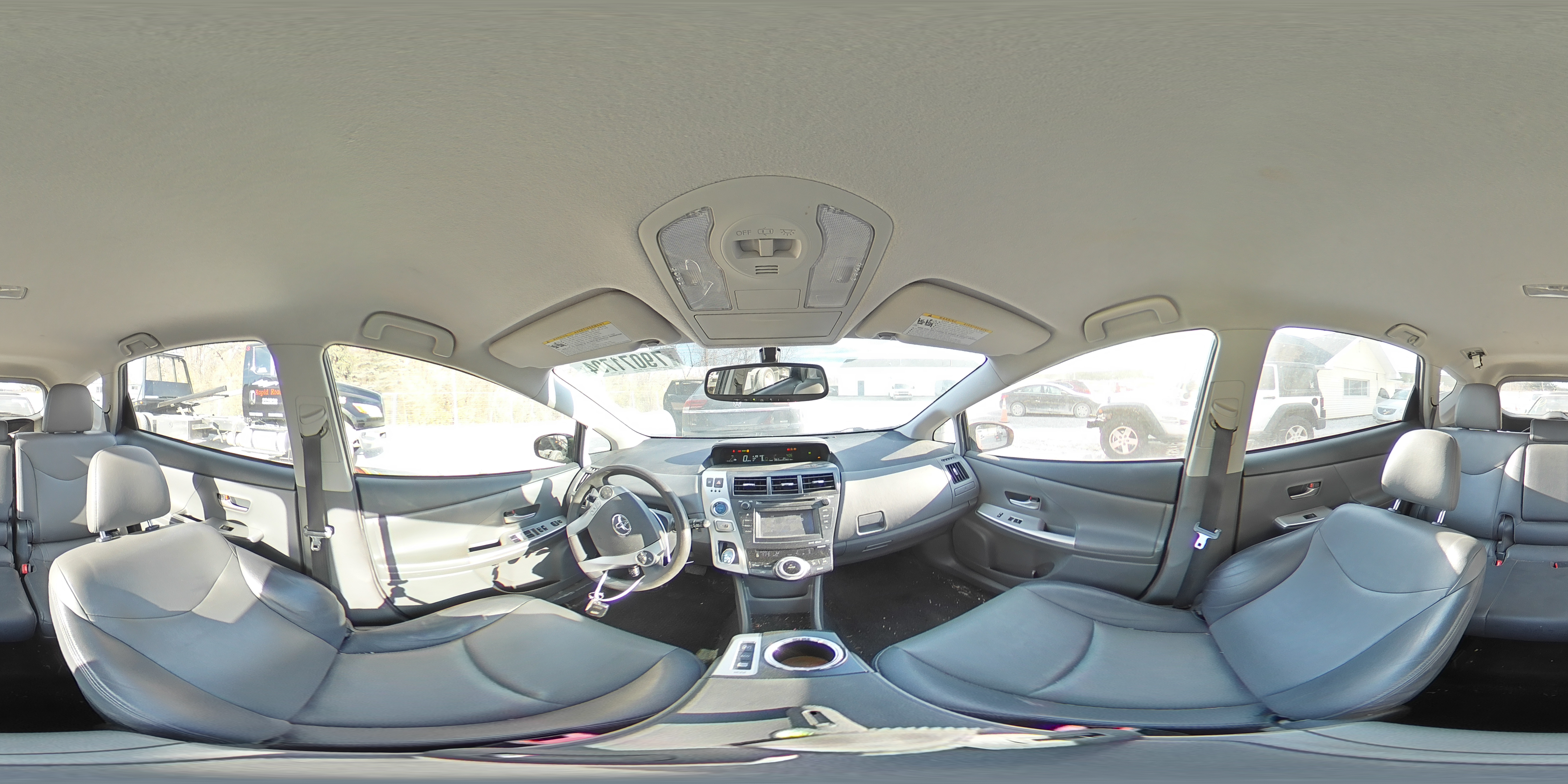 2012 Toyota Prius - Image 12
