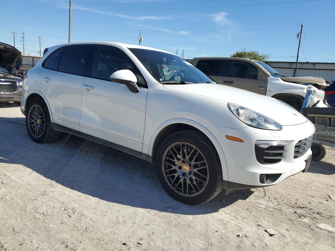 VIN WP1AA2A28HKA89831 2017 PORSCHE CAYENNE no.4