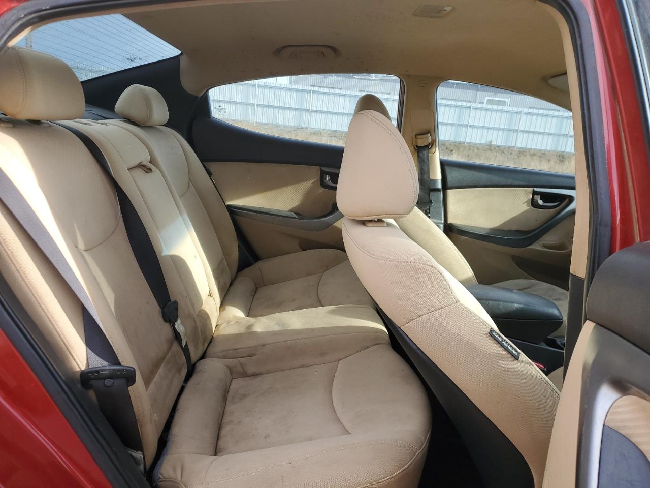 2012 Hyundai Elantra - Image 10
