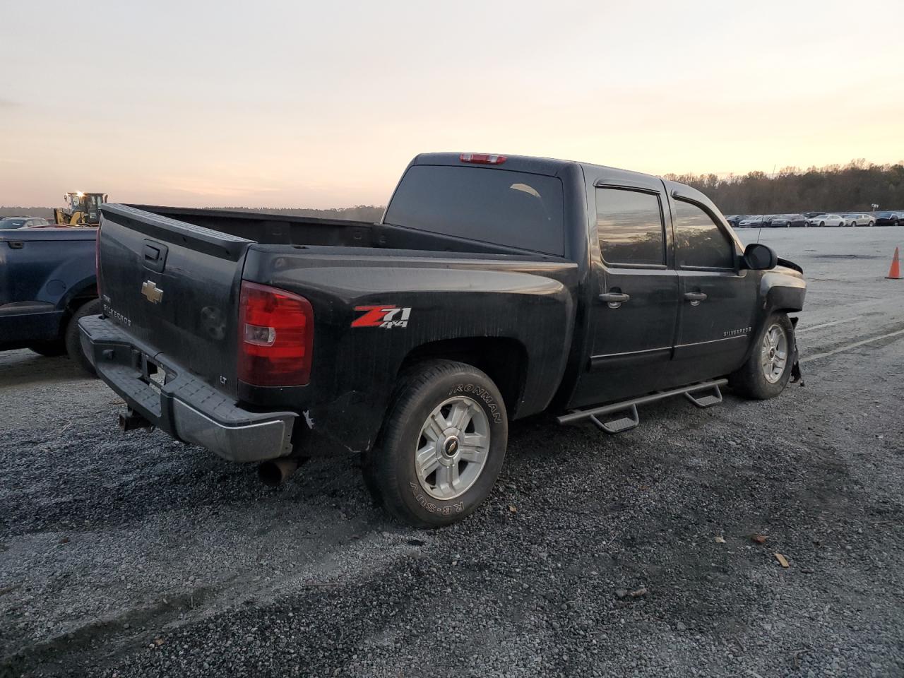 2007 Chevrolet Silverado - Image 3