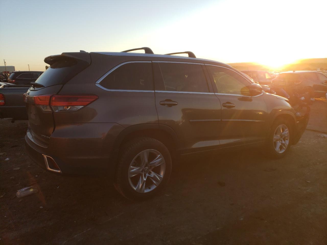 2017 Toyota Highlander - Image 3