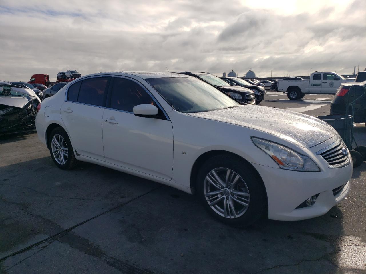 VIN JN1CV6AR7FM521252 2015 INFINITI Q40 no.4