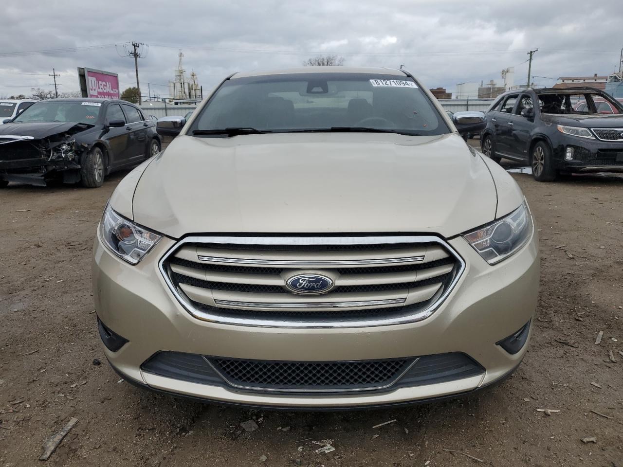 2018 Ford Taurus - Image 5