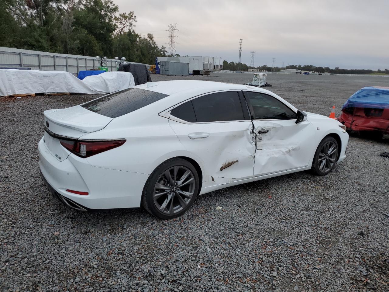 2021 Lexus ES - Image 3