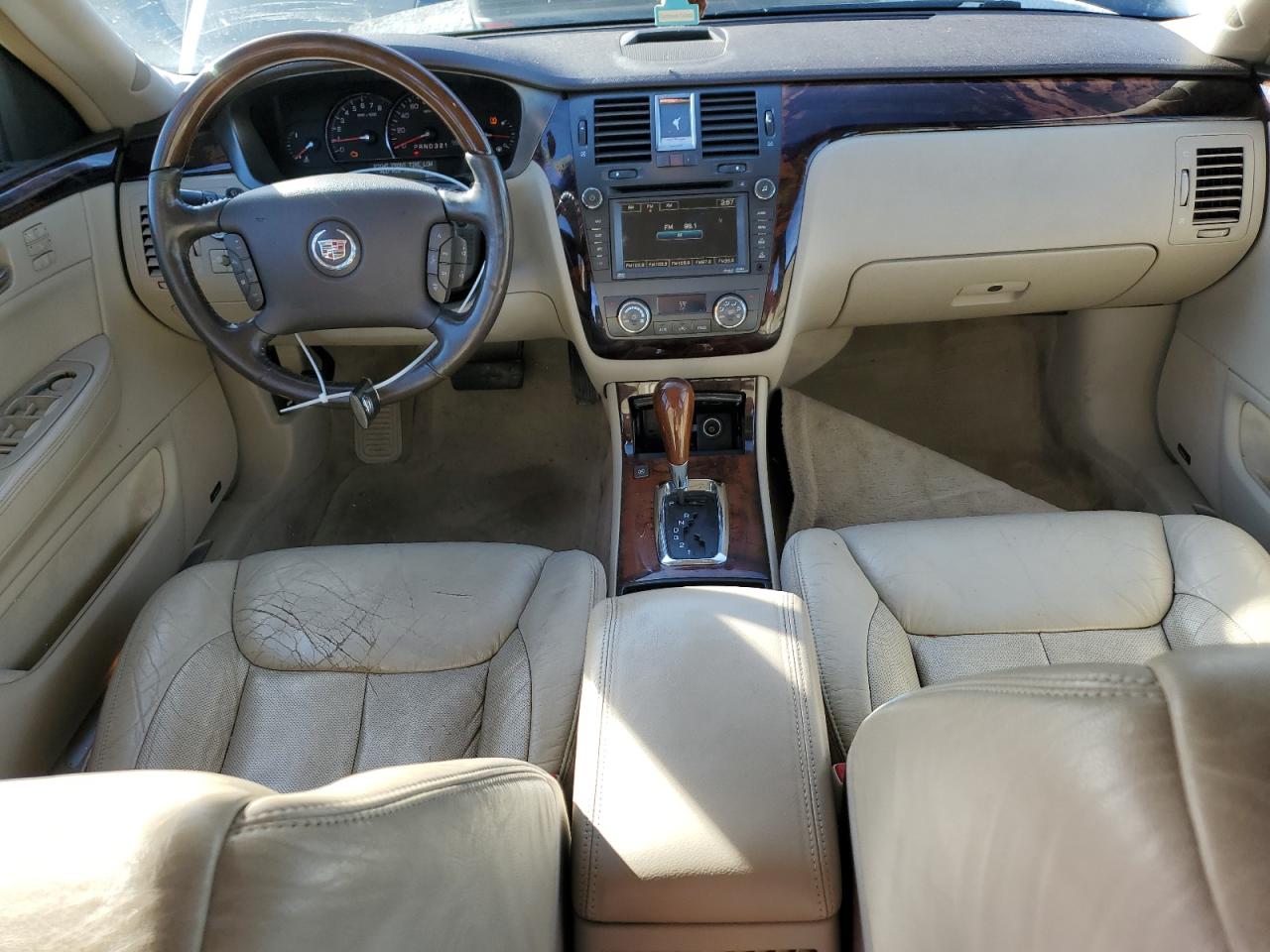 2010 Cadillac DTS - Image 8