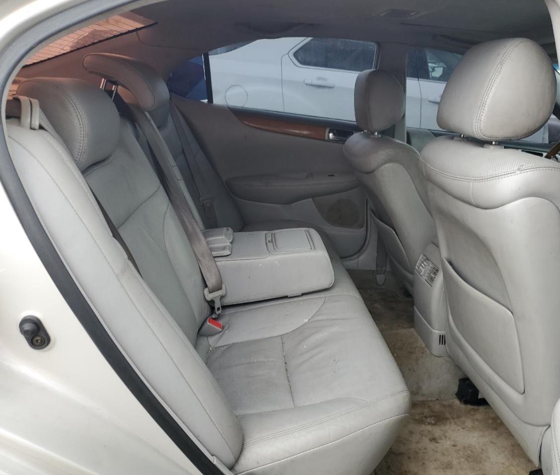 2005 Lexus ES - Image 10