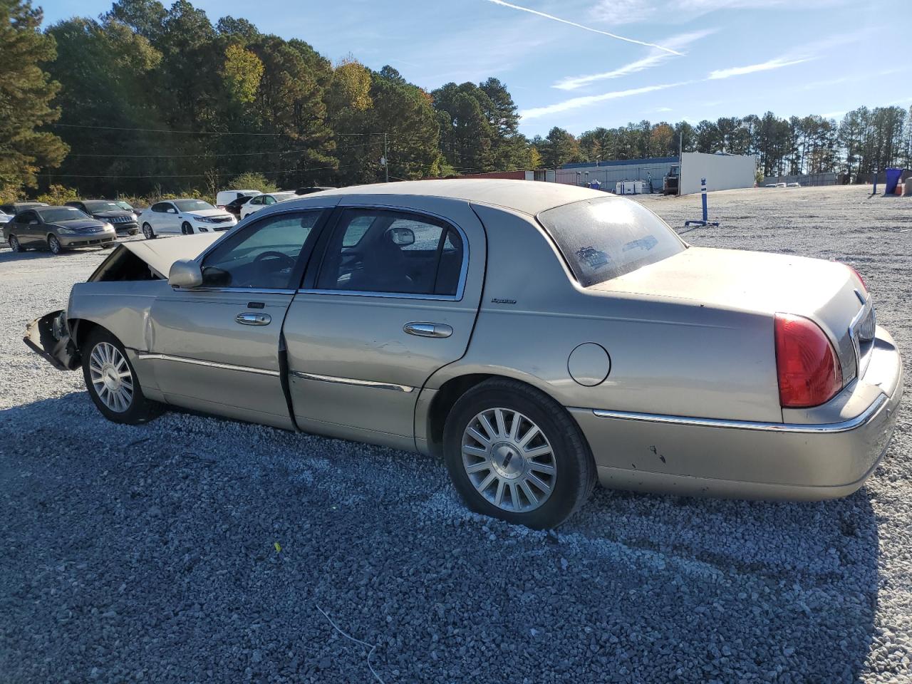 2004 Lincoln Town Car - Image 2