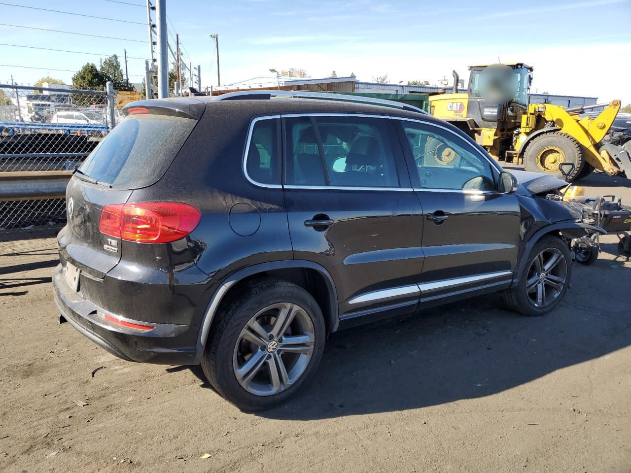 2017 Volkswagen Tiguan - Image 3