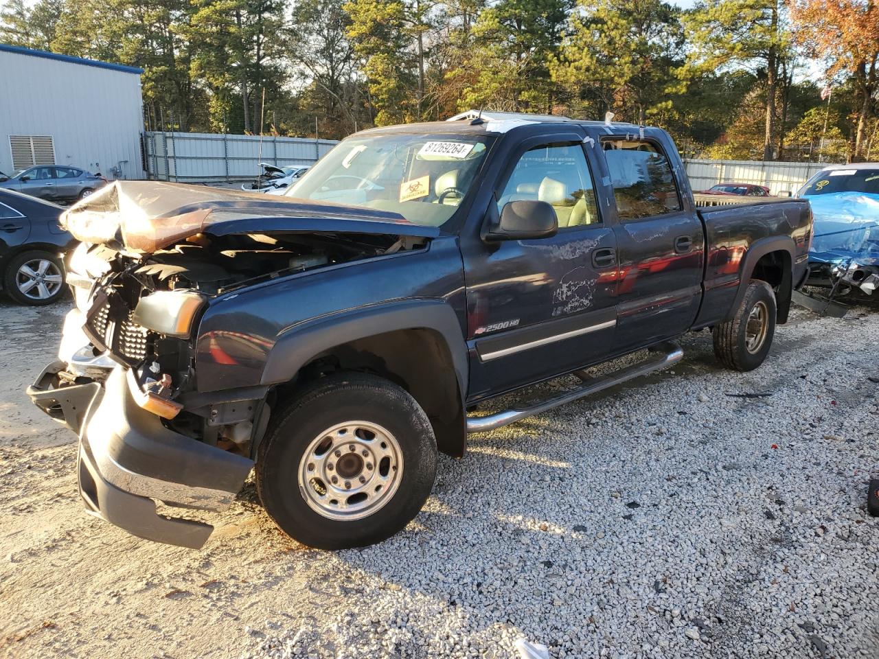 2005 Chevrolet Silverado C2500 Heavy Duty for Sale in Austell, GA - Front End