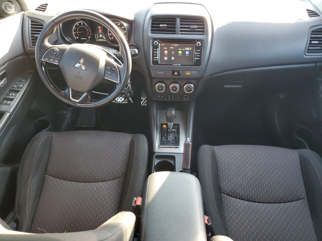 2018 Mitsubishi Outlander - Image 8