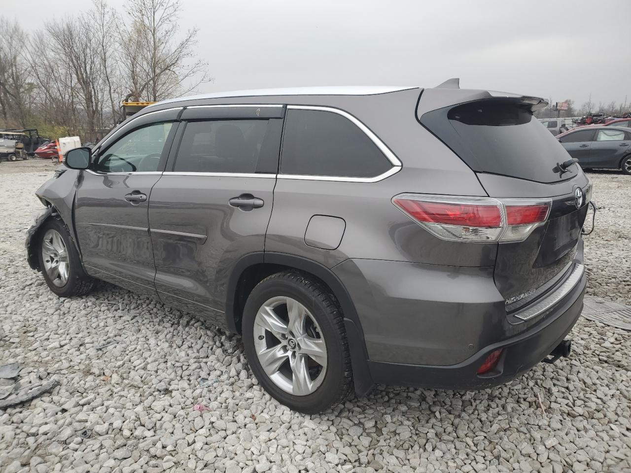 2016 Toyota Highlander - Image 2