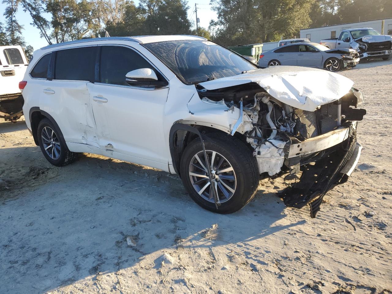 2017 Toyota Highlander - Image 4