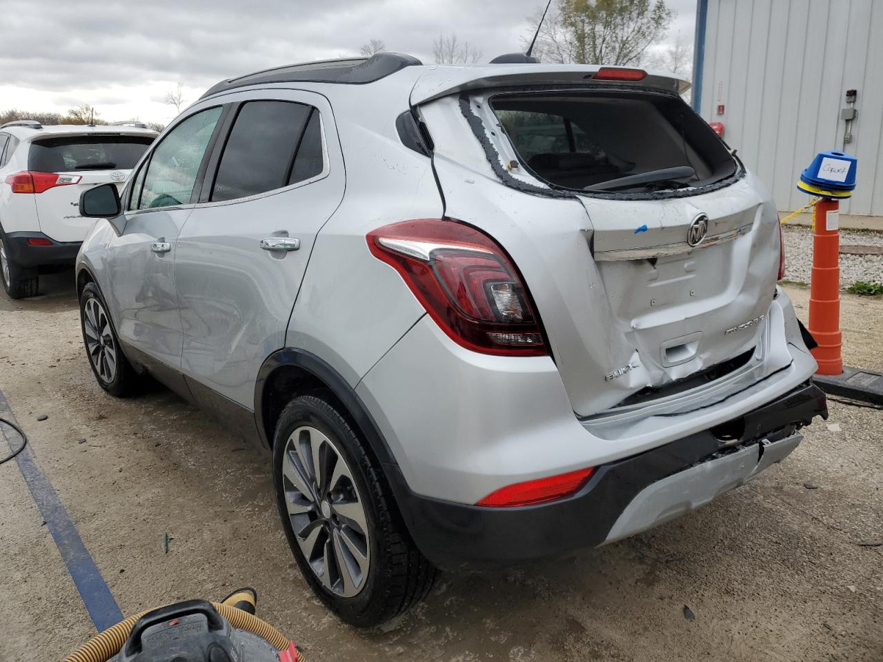 VIN KL4CJCSB7JB605823 2018 BUICK ENCORE no.2