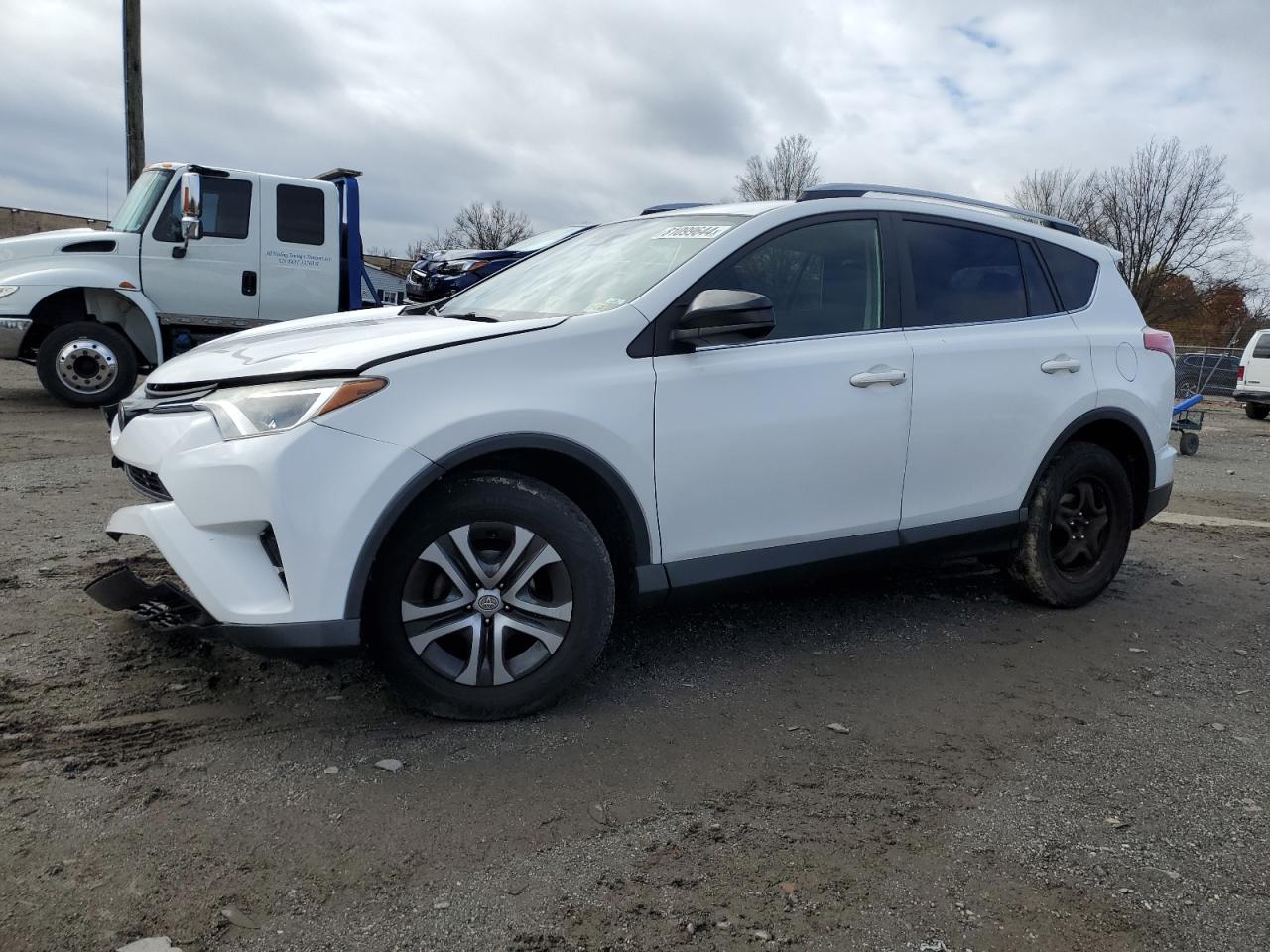 VIN JTMBFREV5HJ134668 2017 TOYOTA RAV4 no.1