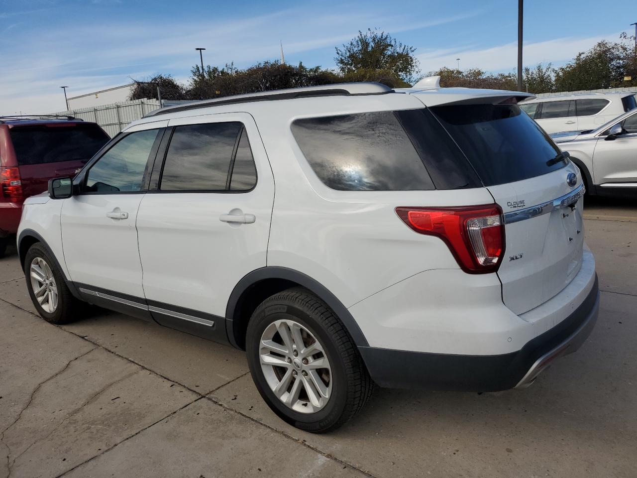 2016 Ford Explorer - Image 2