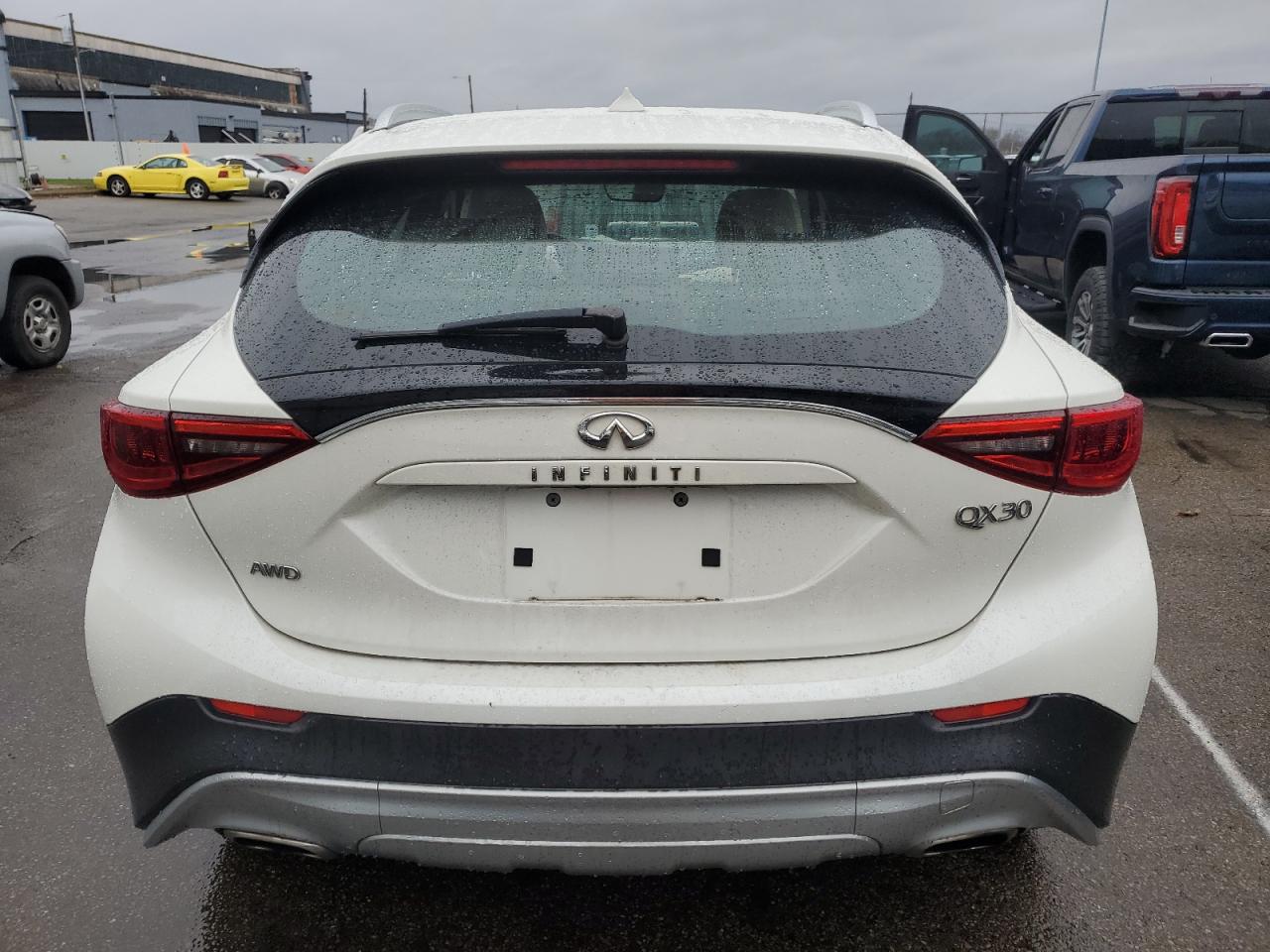 VIN SJKCH5CR3JA049005 2018 INFINITI QX30 no.6